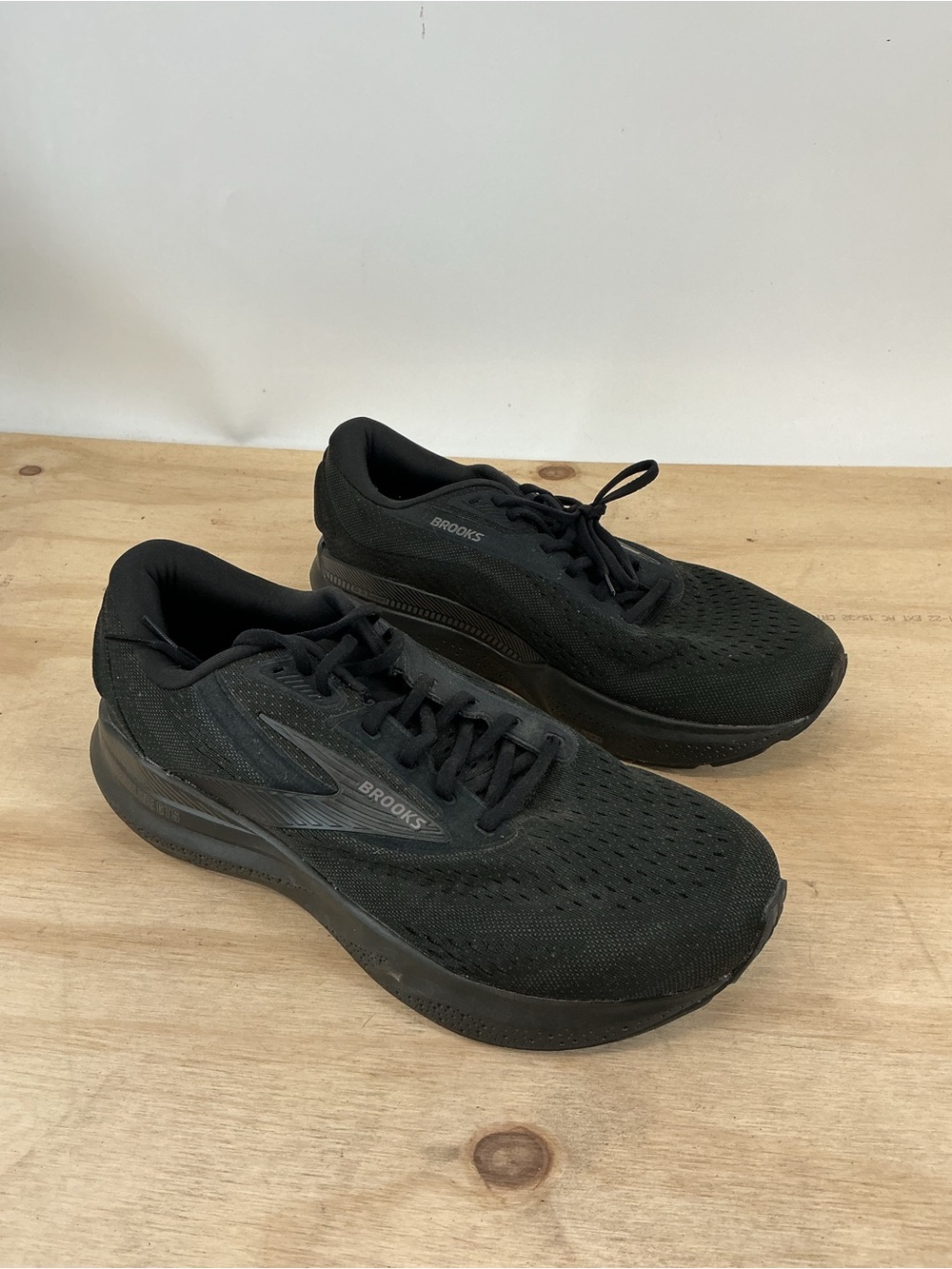 Brooks Black Running Shoes Size 12.5